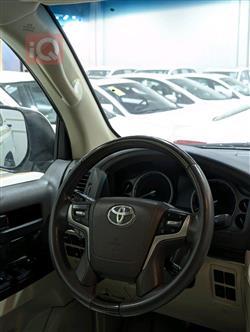 تۆیۆتا لاند کروزەر